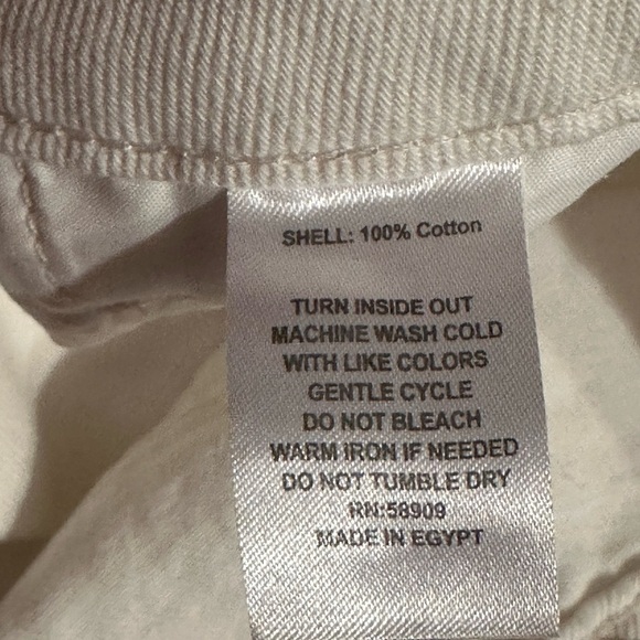 NWT Chelsea & Violet
Olivia Denim High Rise 5 Pocket Carpenter Jean - Picture 10 of 14